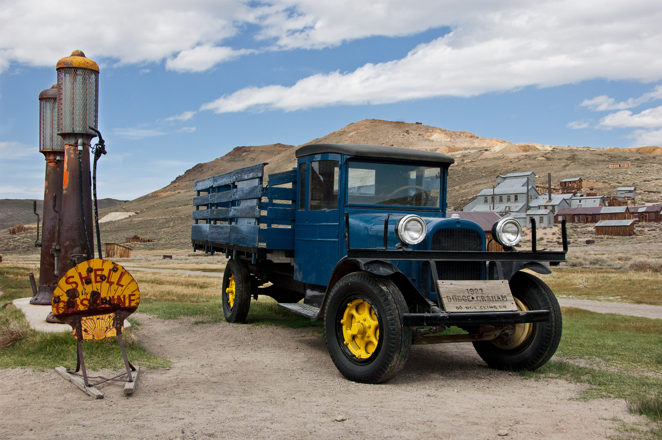 Truck an Tankstelle, Geisterstadt Bodie, Kalifornien
